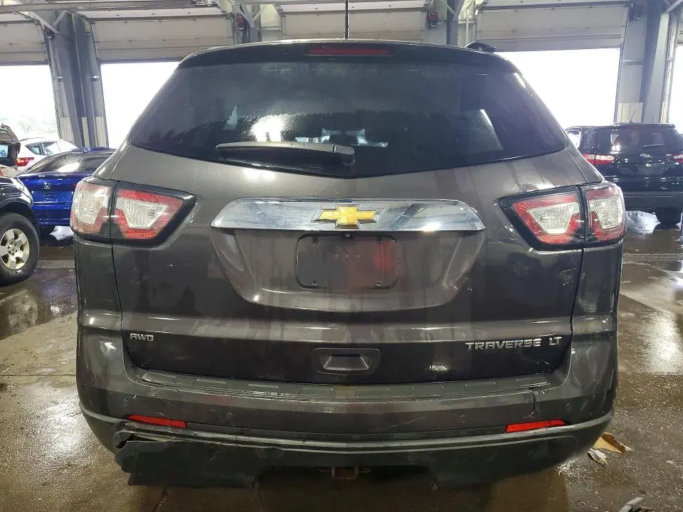 2015 CHEVROLET TRAVERSE LT  