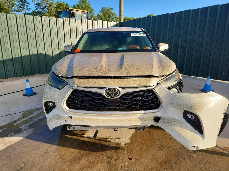 2021 TOYOTA HIGHLANDER LE  