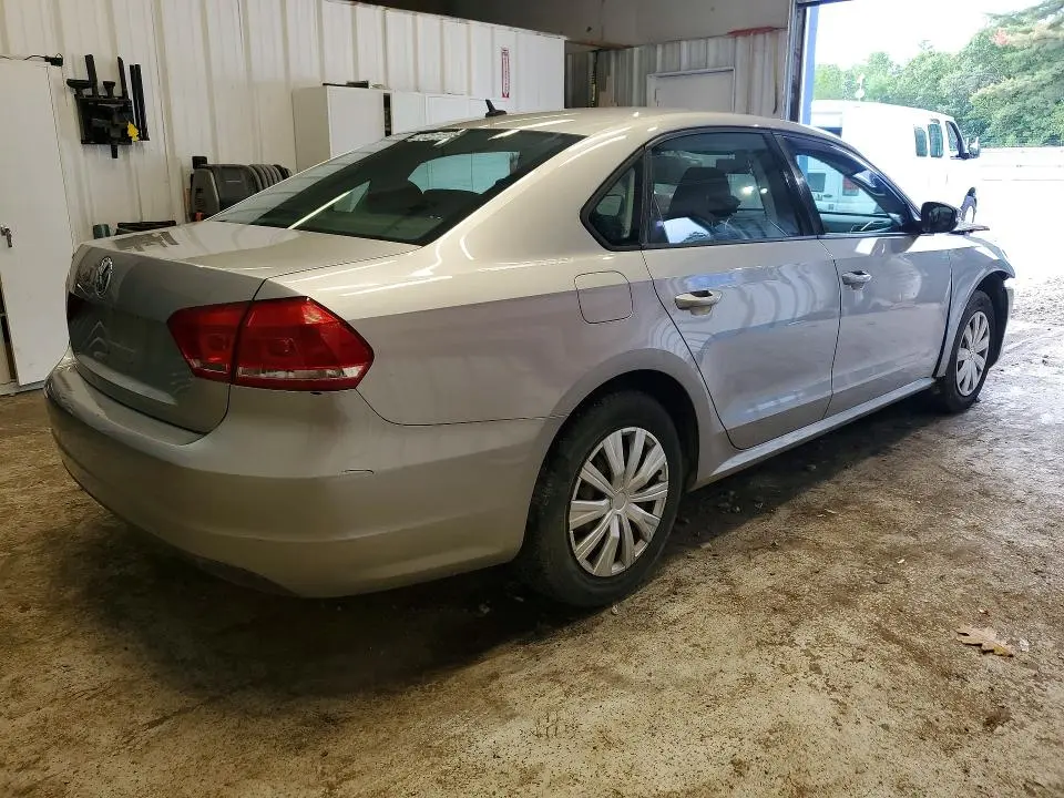 2013 VOLKSWAGEN PASSAT S  
