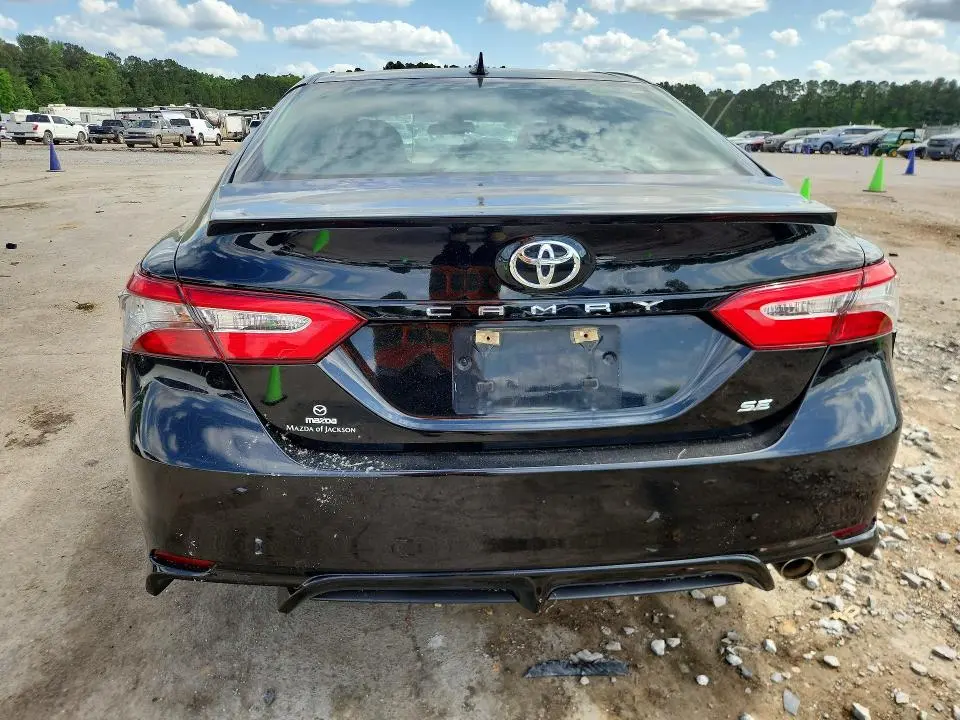 2019 TOYOTA CAMRY SE  