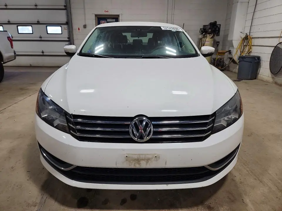 2013 VOLKSWAGEN PASSAT S  