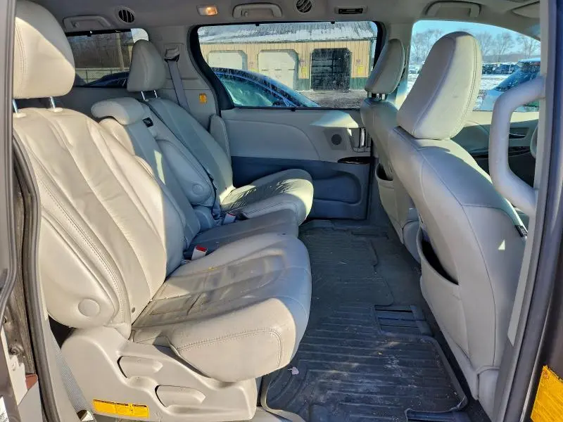2011 TOYOTA SIENNA XLE  