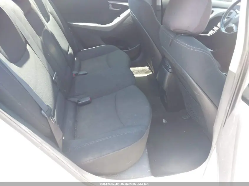 2015 HYUNDAI ELANTRA SE