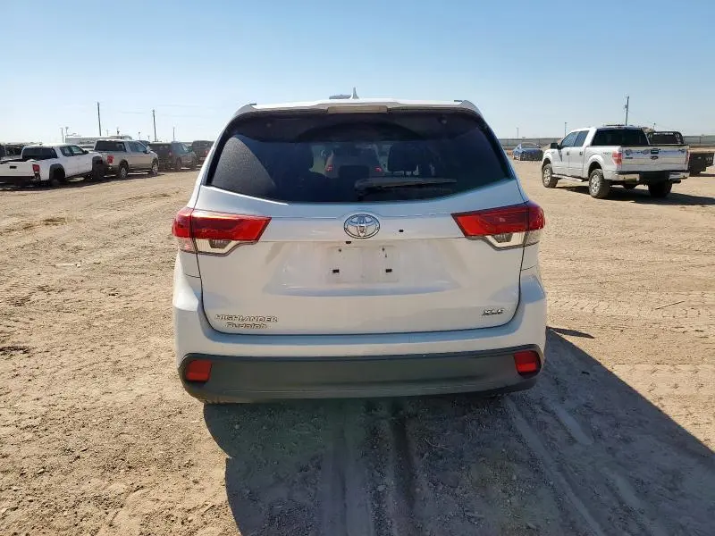 2017 TOYOTA HIGHLANDER SE