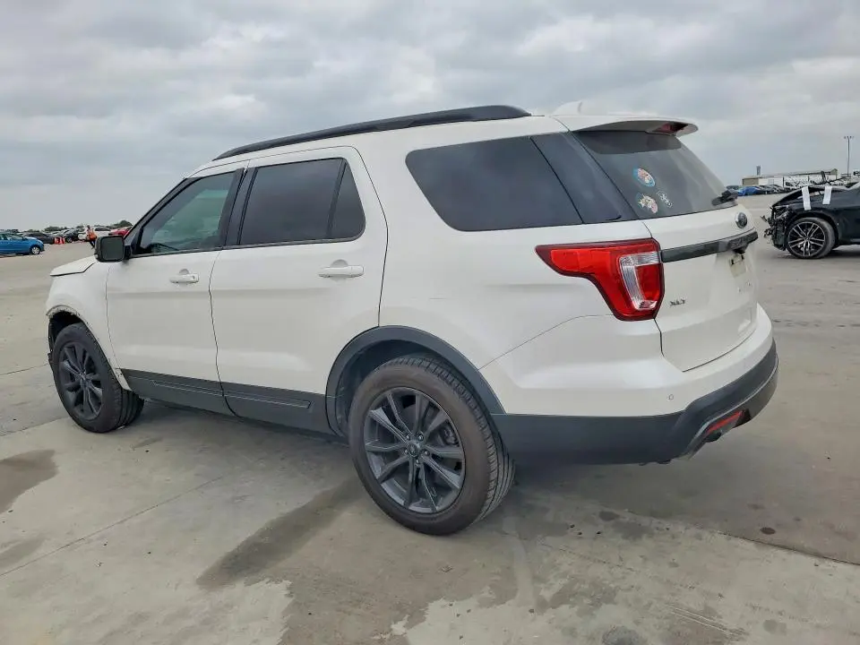 2017 FORD EXPLORER XLT  