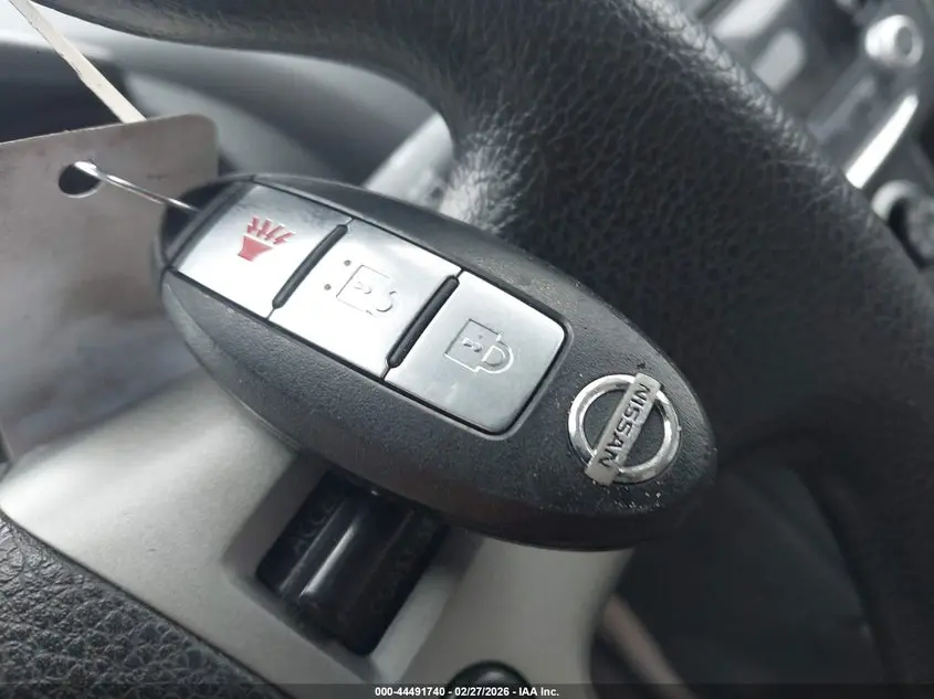 2011 NISSAN ROGUE SV