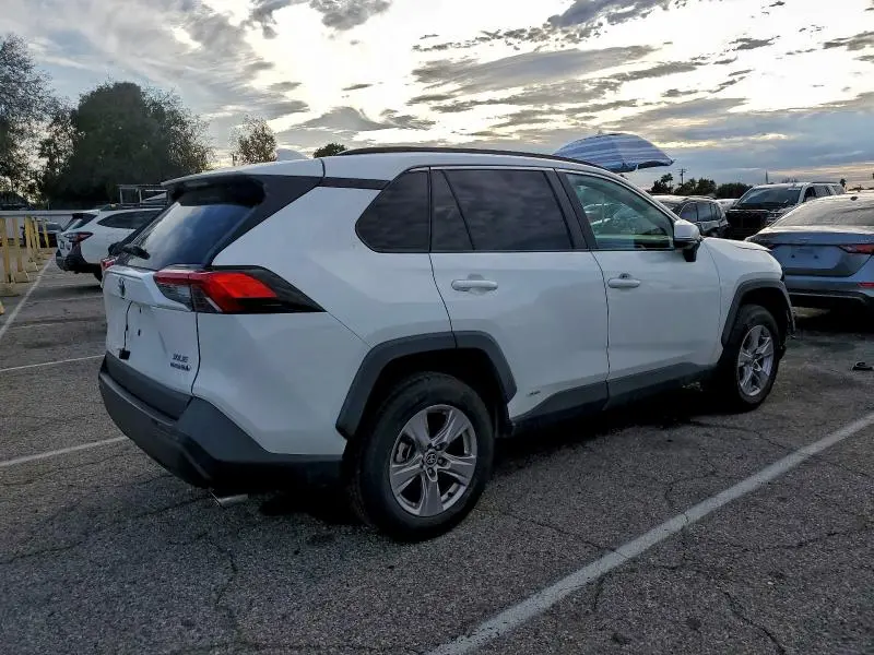 2022 TOYOTA RAV4 XLE  
