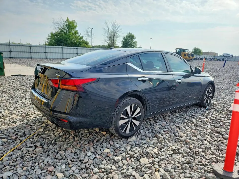 2022 NISSAN ALTIMA SV  