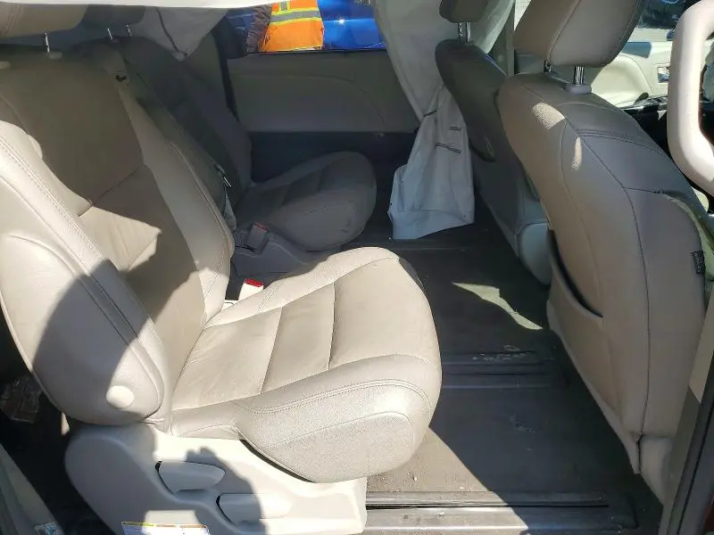 2020 TOYOTA SIENNA XLE 8-PASSENGER  