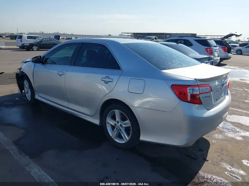 2013 TOYOTA CAMRY SE