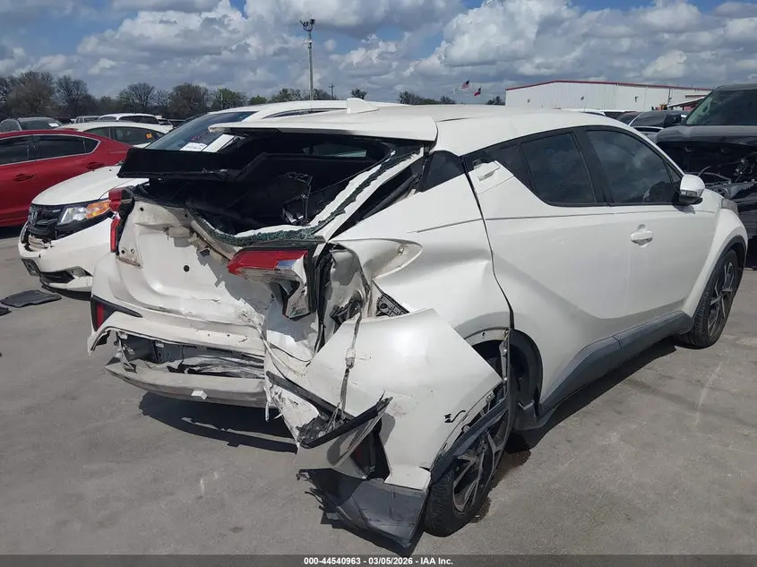 2018 TOYOTA C-HR XLE