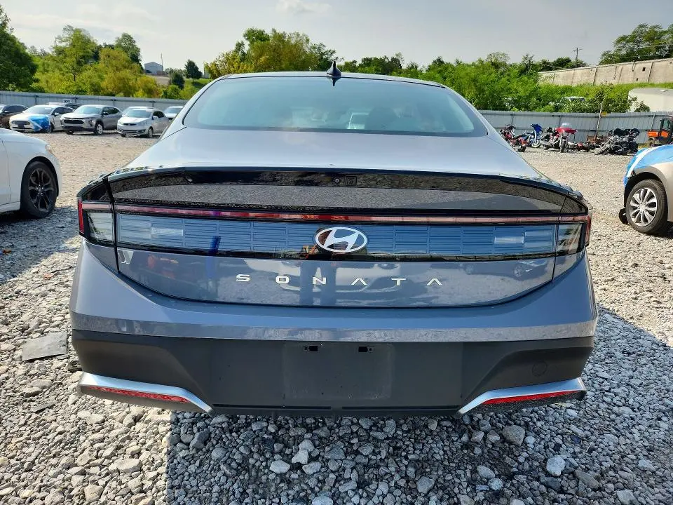 2025 HYUNDAI SONATA SE  