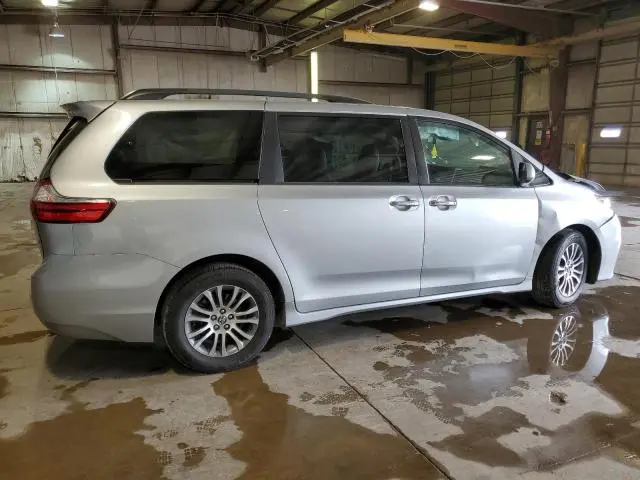 2020 TOYOTA SIENNA XLE  
