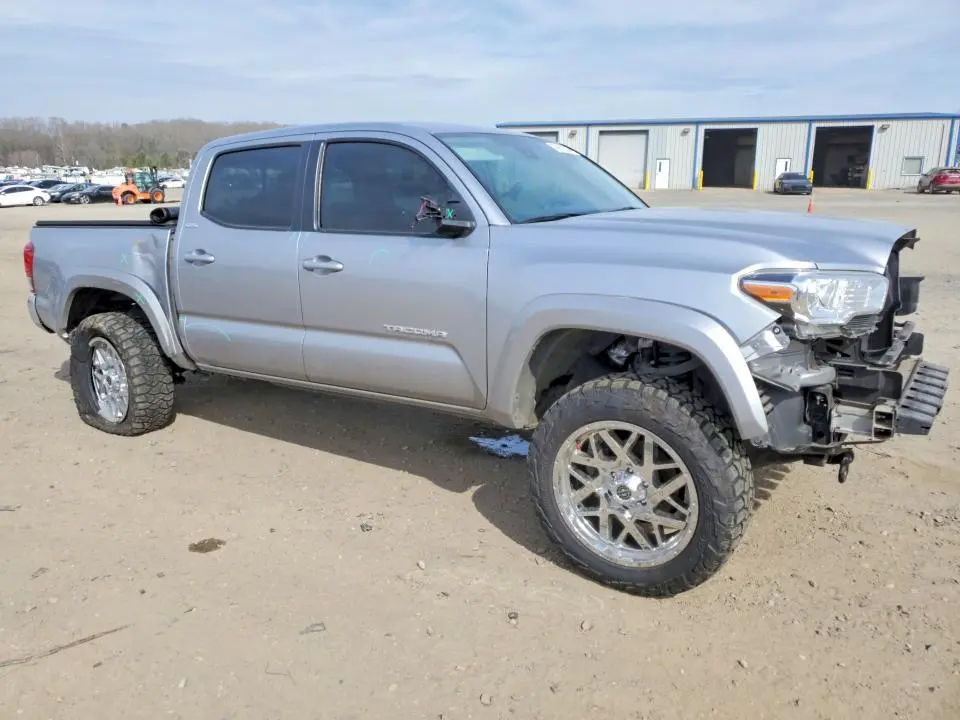 2021 TOYOTA TACOMA SR5 V6  