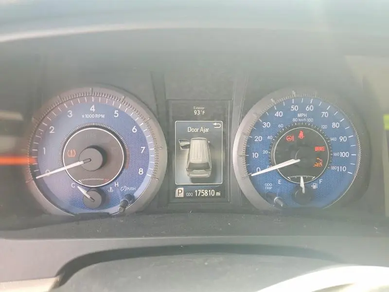 2020 TOYOTA SIENNA LE  