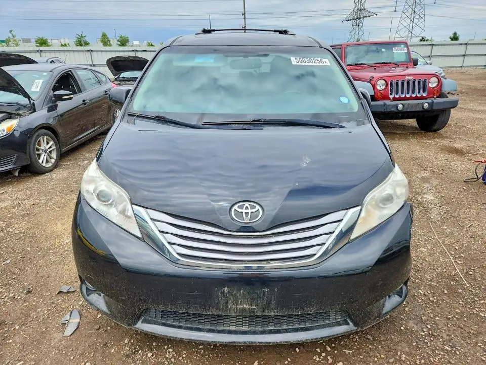 2017 TOYOTA SIENNA XLE 8-PASSENGER  