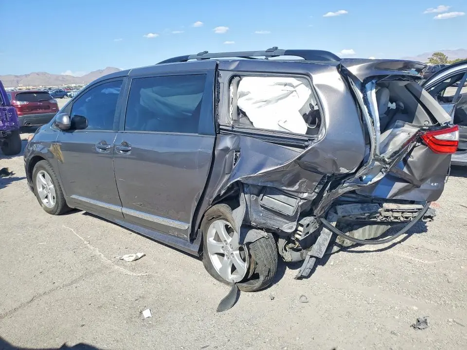 2017 TOYOTA SIENNA LE  