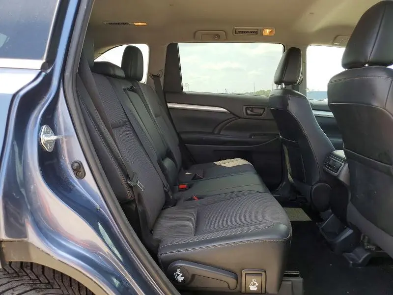 2017 TOYOTA HIGHLANDER LE PLUS  