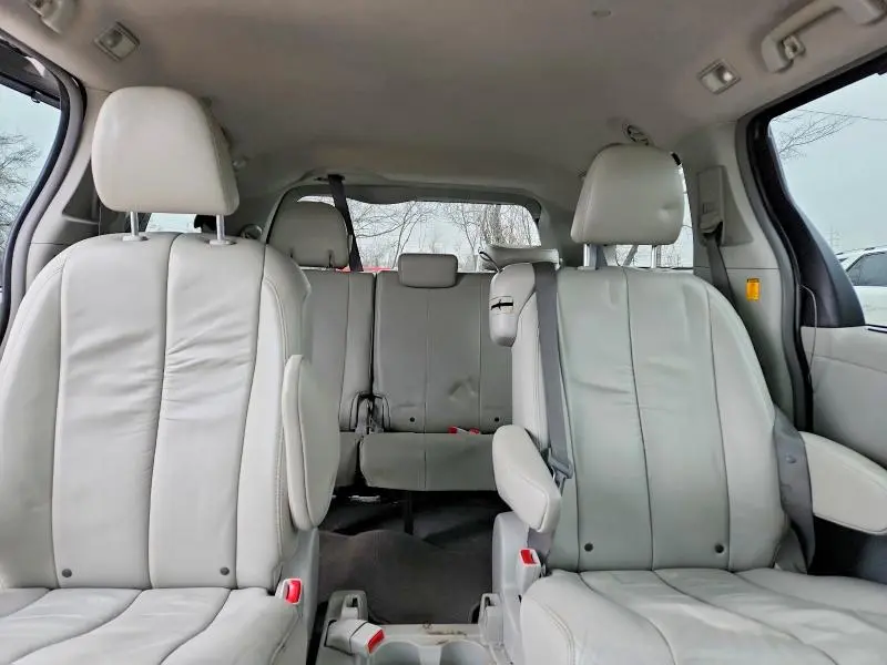 2011 TOYOTA SIENNA XLE  