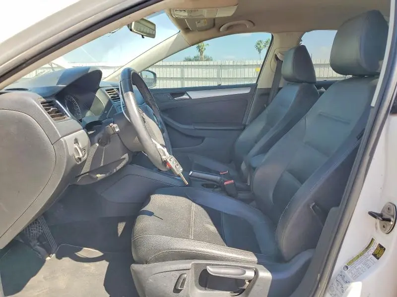 2013 VOLKSWAGEN JETTA SE  