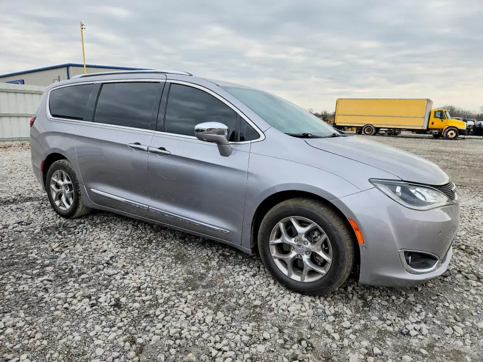 2017 CHRYSLER PACIFICA LIMITED  