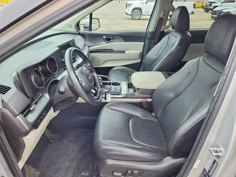 2023 KIA CARNIVAL LX  