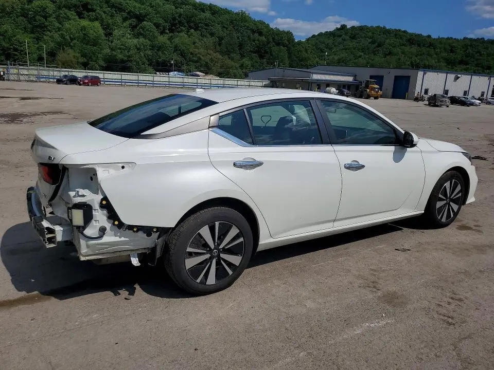 2022 NISSAN ALTIMA SV  
