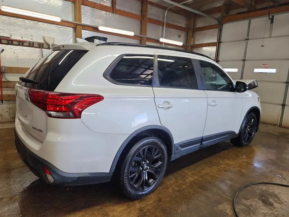 2018 MITSUBISHI OUTLANDER SE  
