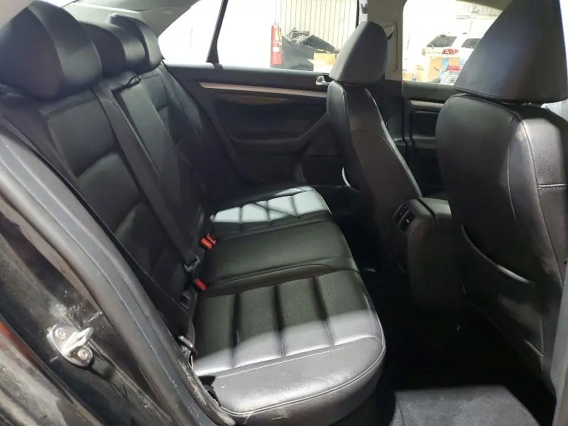 2010 VOLKSWAGEN JETTA LIMITED  