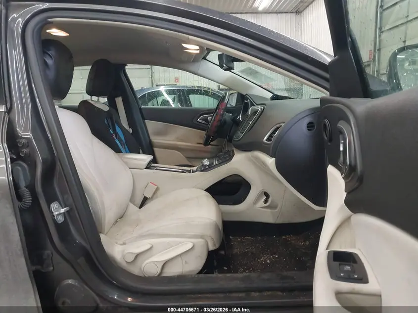 2016 CHRYSLER 200 LIMITED
