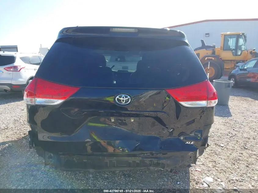 2013 TOYOTA SIENNA XLE V6 8 PASSENGER