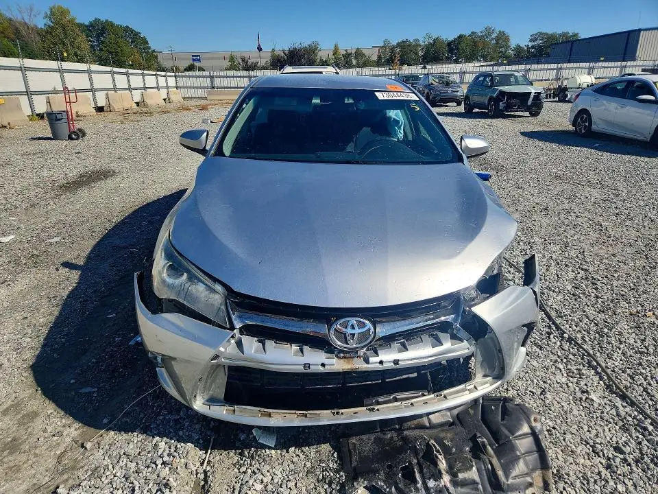 2016 TOYOTA CAMRY SE  