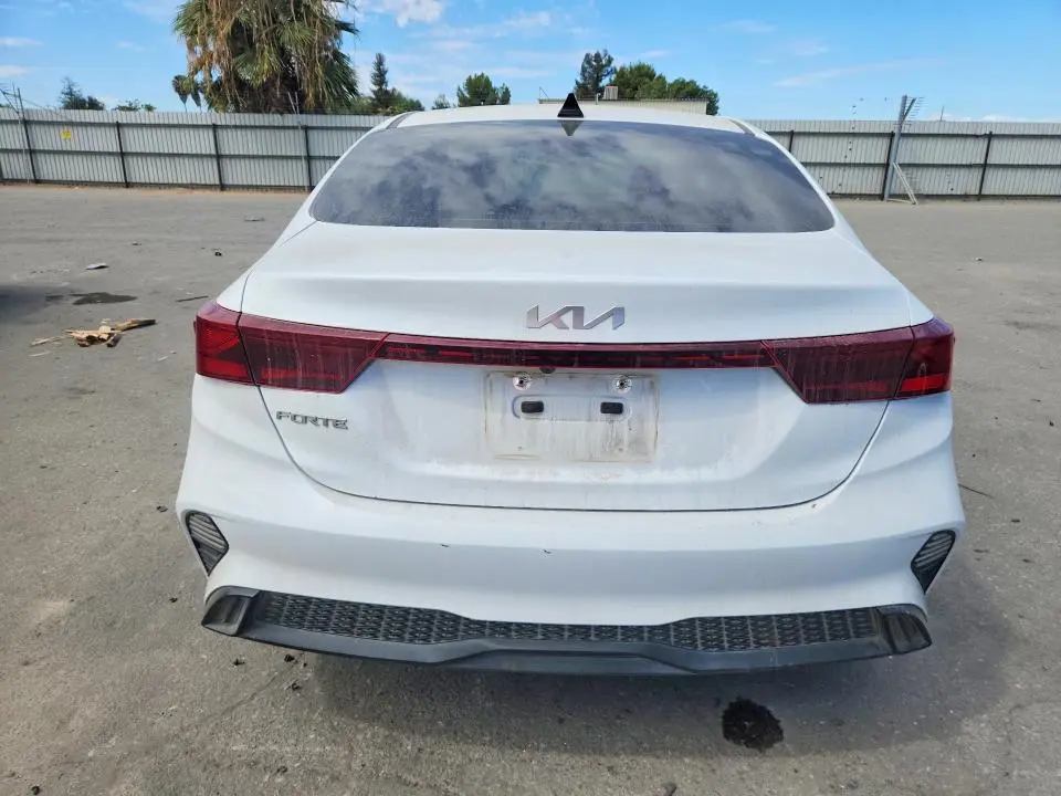 2023 KIA FORTE LXS  