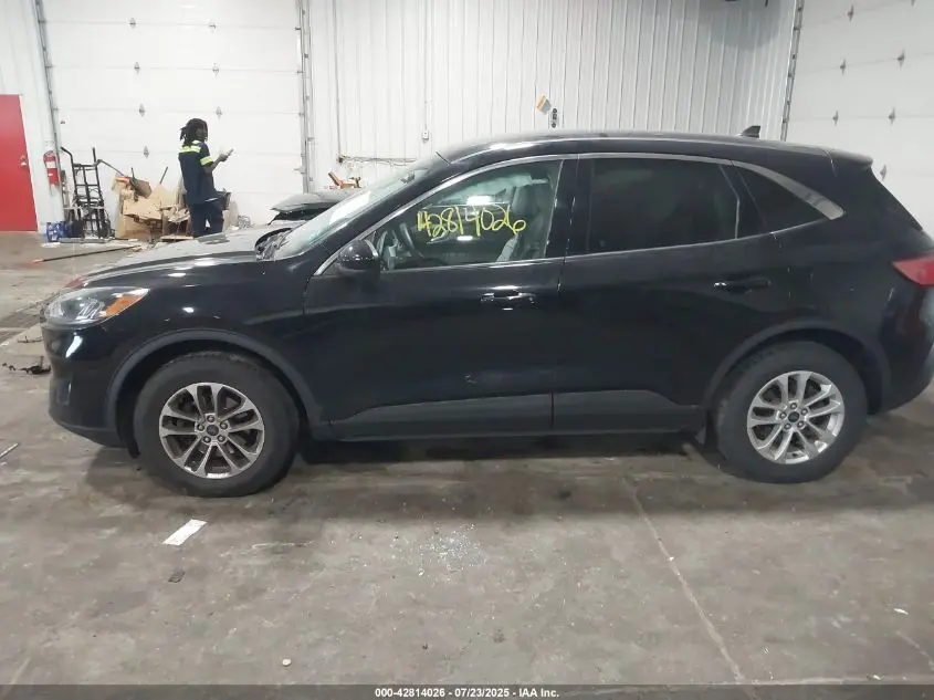 2021 FORD ESCAPE SE
