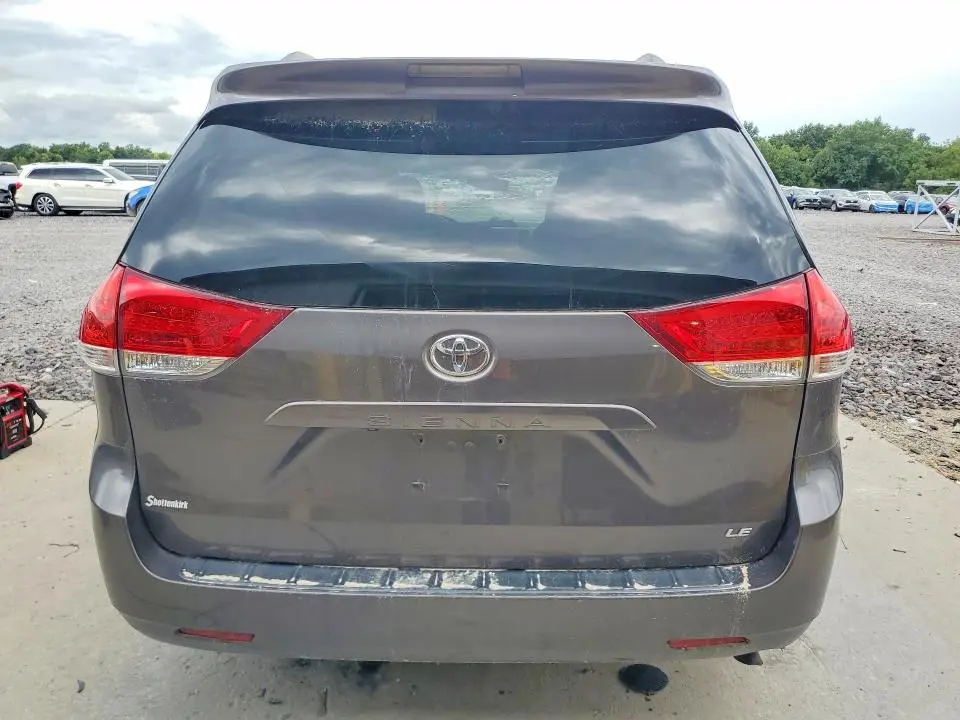 2013 TOYOTA SIENNA LE  
