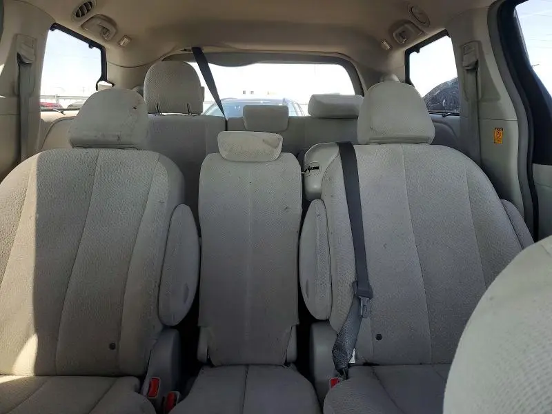 2013 TOYOTA SIENNA LE  