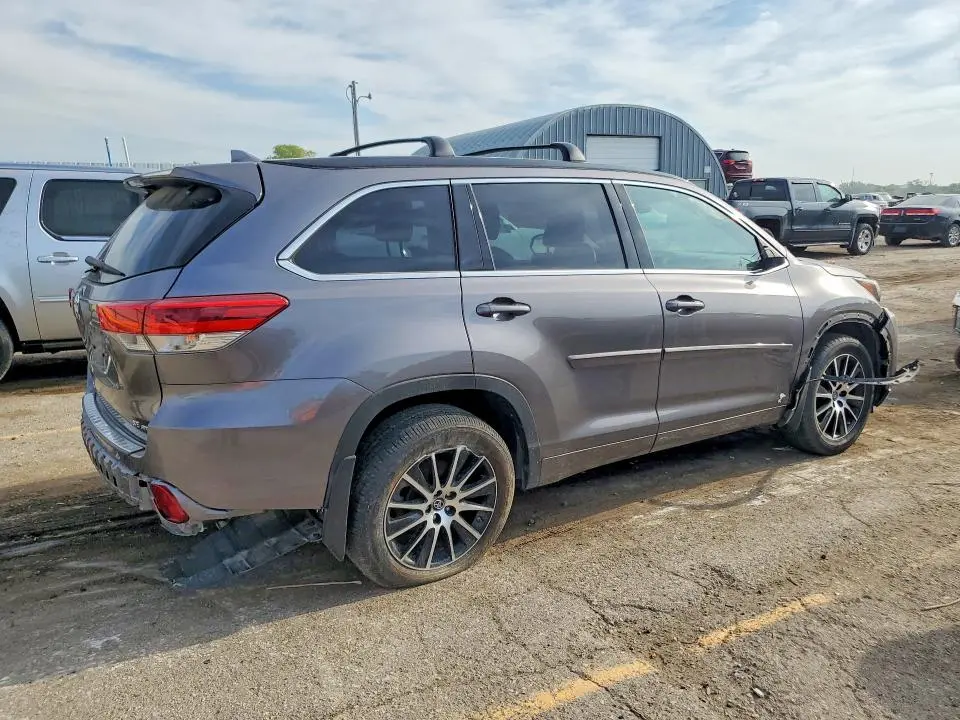 2018 TOYOTA HIGHLANDER SE  