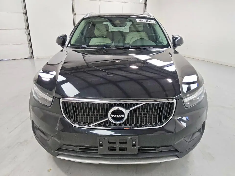 2022 VOLVO XC40 T5 MOMENTUM  