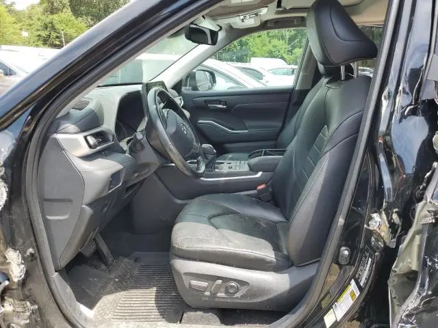 2021 TOYOTA HIGHLANDER XLE  