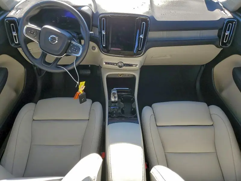 2025 VOLVO XC40 PLUS  