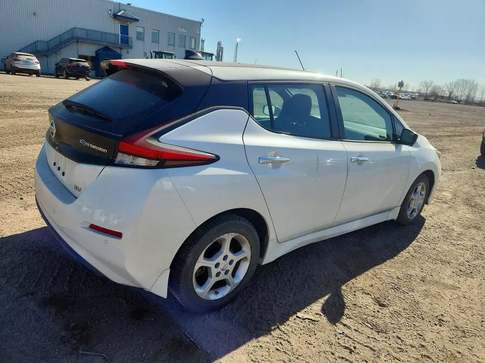 2022 NISSAN LEAF SV  