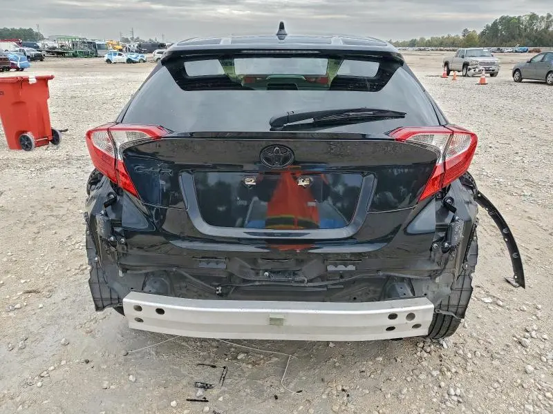 2022 TOYOTA C-HR XLE  