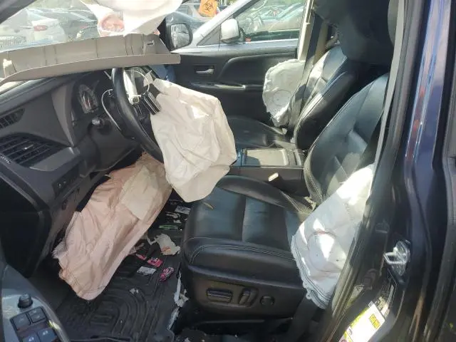2019 TOYOTA SIENNA SE  