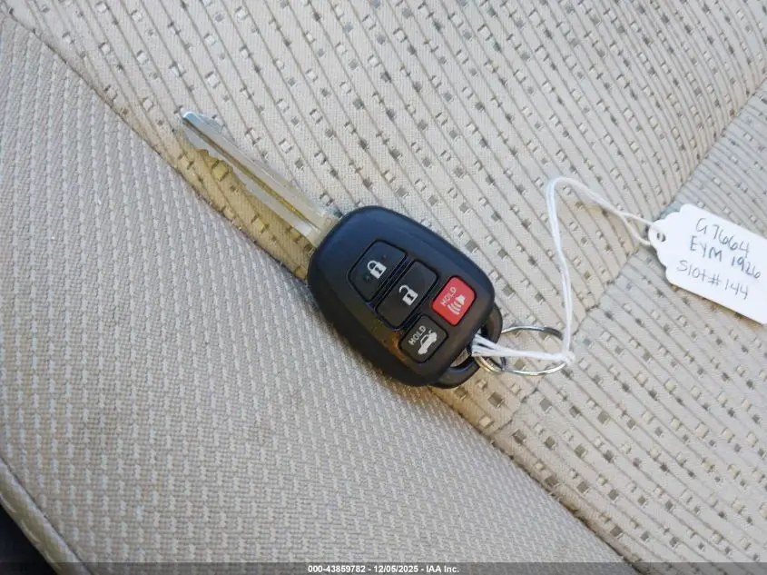 2014 TOYOTA CAMRY LE