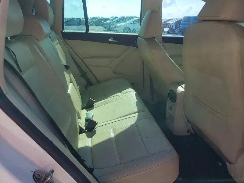2015 VOLKSWAGEN TIGUAN S  