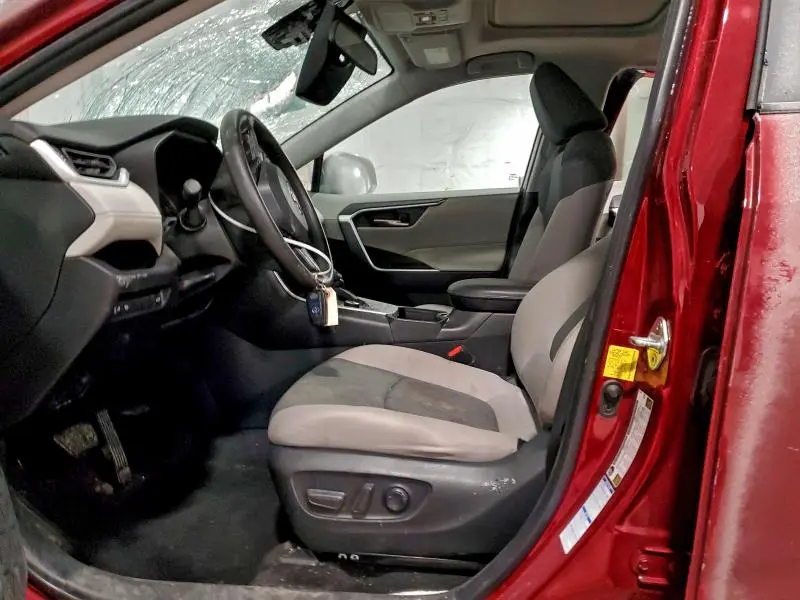 2021 TOYOTA RAV4 XLE  