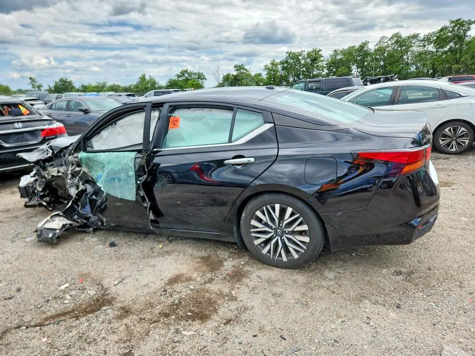 2023 NISSAN ALTIMA SV  