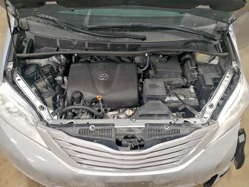 2017 TOYOTA SIENNA XLE  