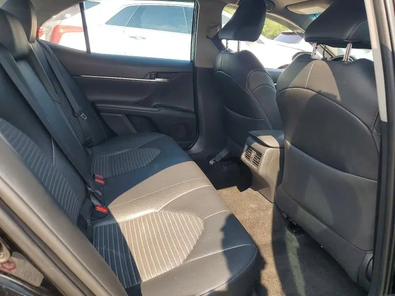 2018 TOYOTA CAMRY SE  