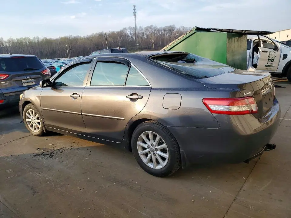 2011 TOYOTA CAMRY XLE  